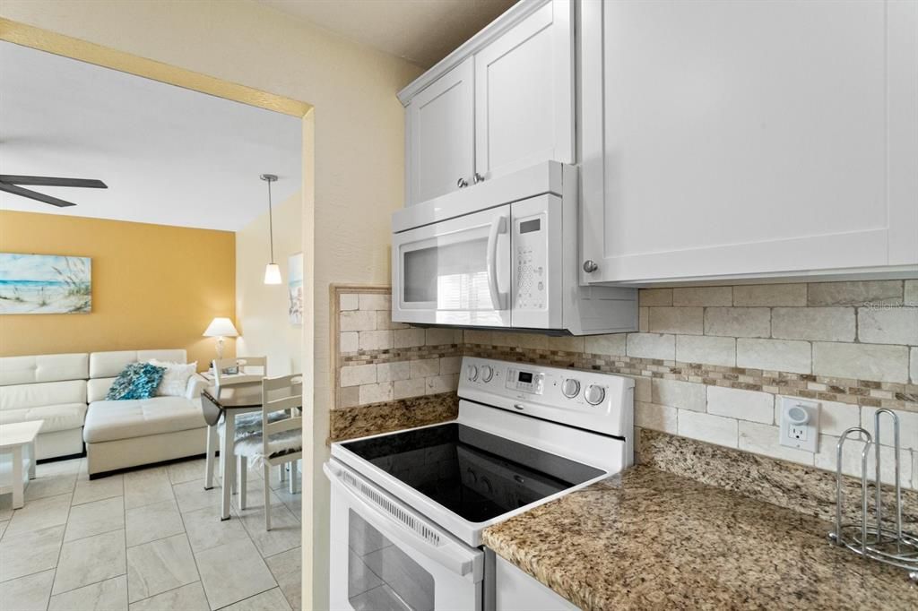 For Sale: $395,500 (1 beds, 1 baths, 430 Square Feet)