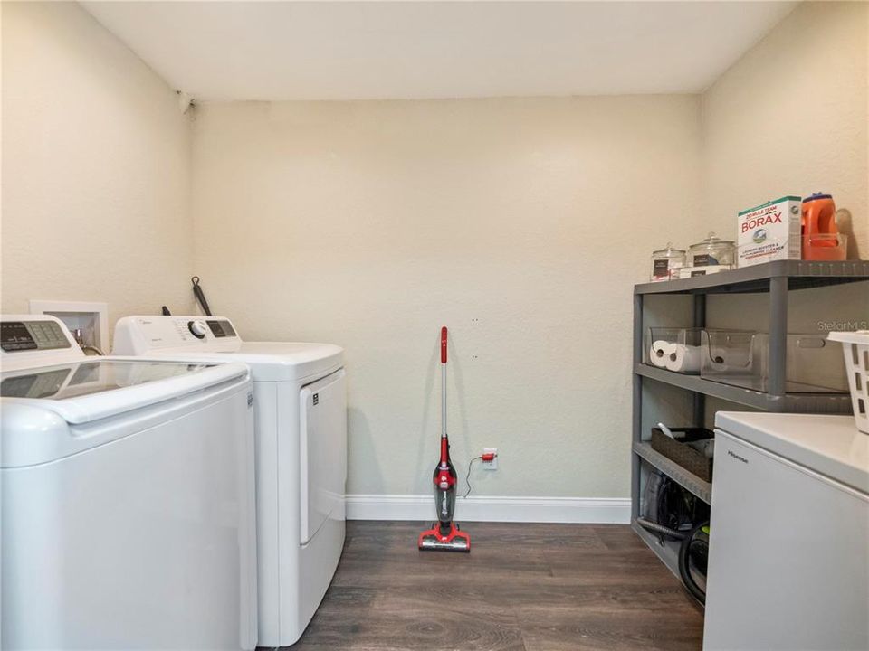 For Sale: $309,000 (3 beds, 2 baths, 1252 Square Feet)