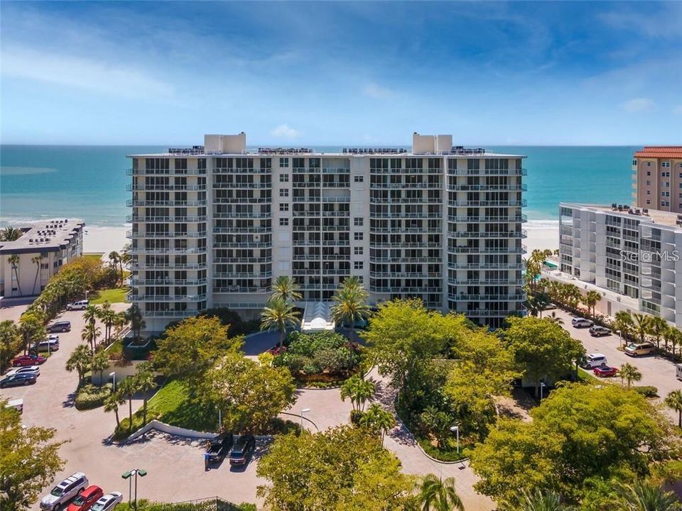 Recently Sold: $1,300,000 (1 beds, 1 baths, 1023 Square Feet)