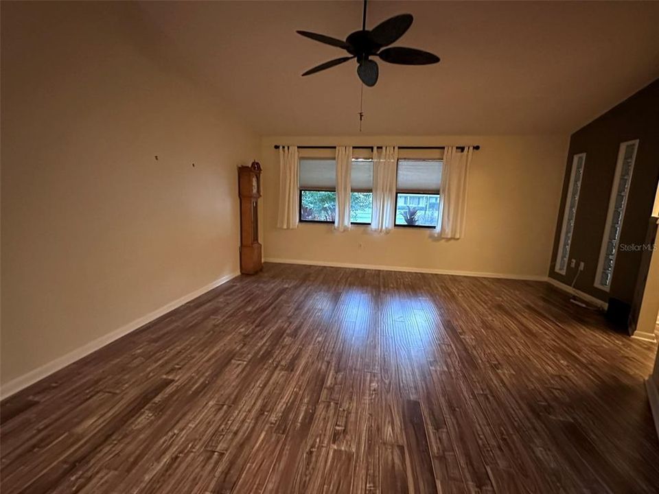 For Sale: $239,900 (3 beds, 2 baths, 1462 Square Feet)