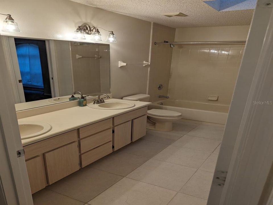 待售: $400,000 (3 贝兹, 2 浴室, 1997 平方英尺)