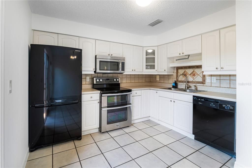 Active With Contract: $269,500 (3 beds, 2 baths, 1260 Square Feet)