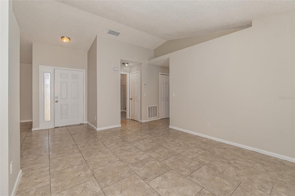 For Sale: $349,900 (3 beds, 2 baths, 1607 Square Feet)