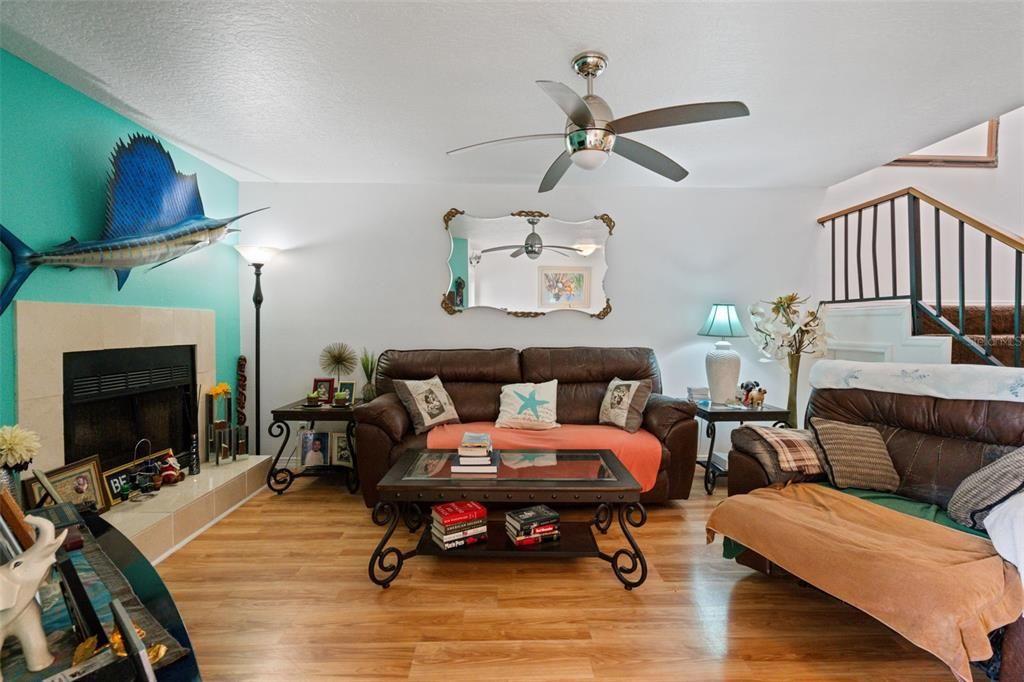 For Sale: $349,900 (2 beds, 2 baths, 1272 Square Feet)