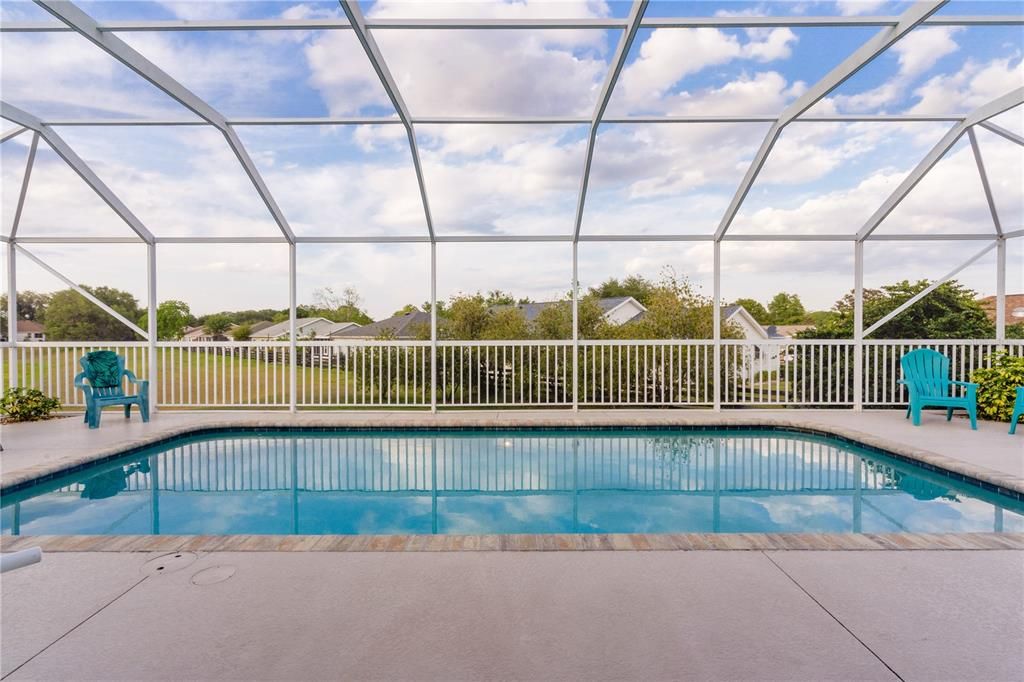 Private, elevated pool with new screen birdcage