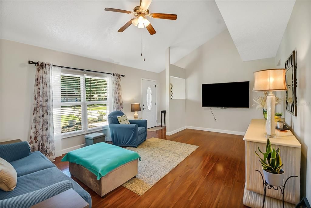 Active With Contract: $279,900 (3 beds, 2 baths, 1267 Square Feet)