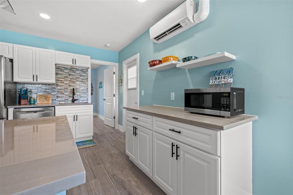 Active With Contract: $570,000 (2 beds, 2 baths, 952 Square Feet)