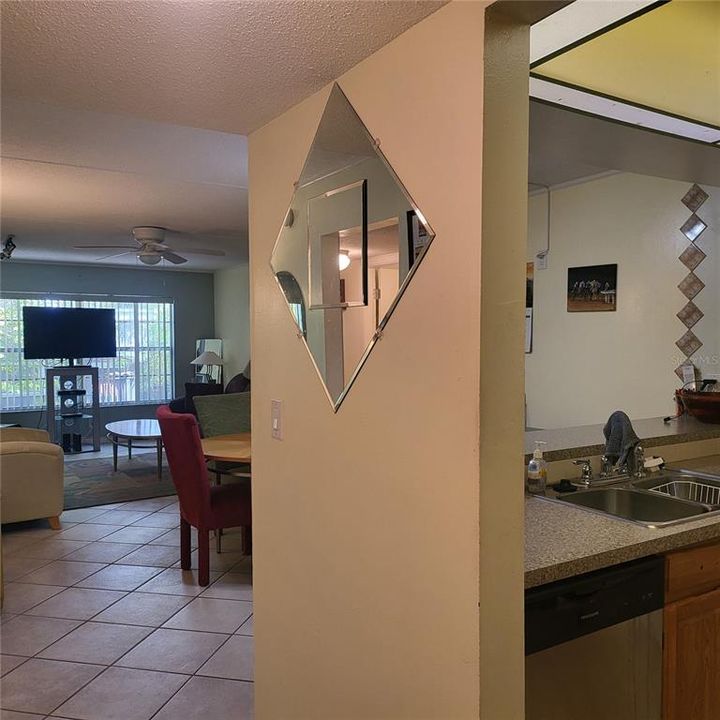 For Sale: $180,000 (2 beds, 1 baths, 872 Square Feet)