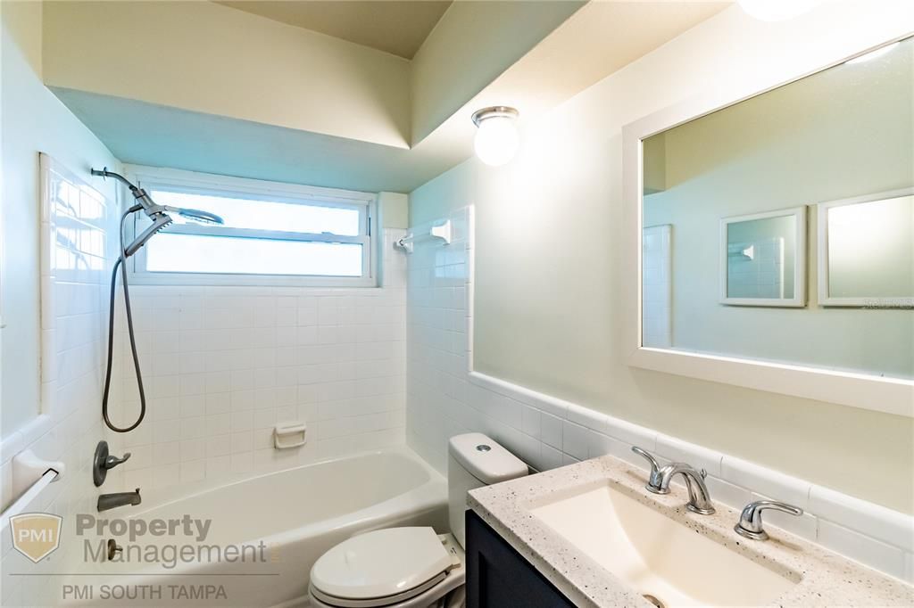 For Rent: $2,500 (2 beds, 1 baths, 1241 Square Feet)