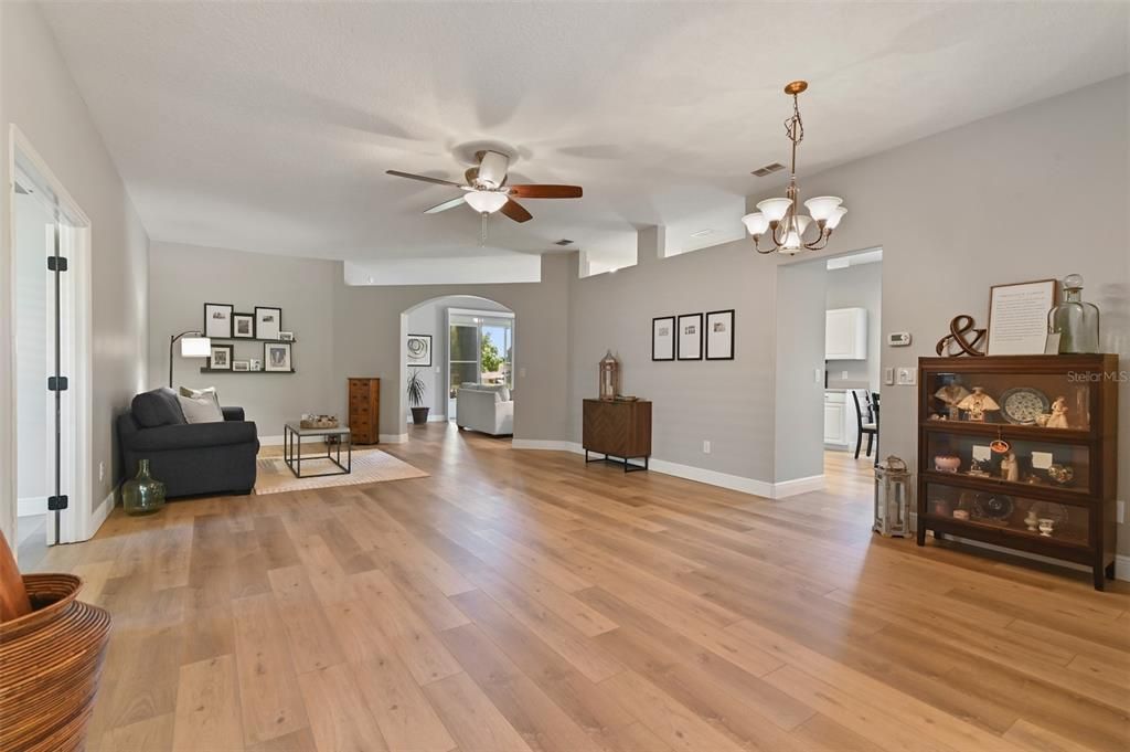 Recently Sold: $412,000 (2 beds, 2 baths, 1975 Square Feet)