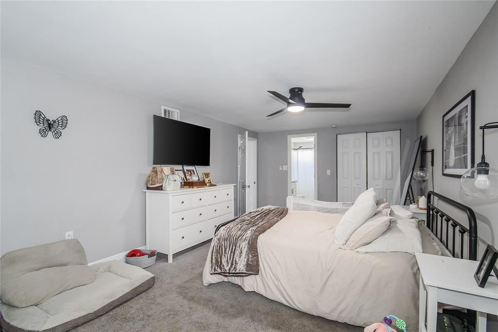 Active With Contract: $285,000 (4 beds, 2 baths, 1399 Square Feet)
