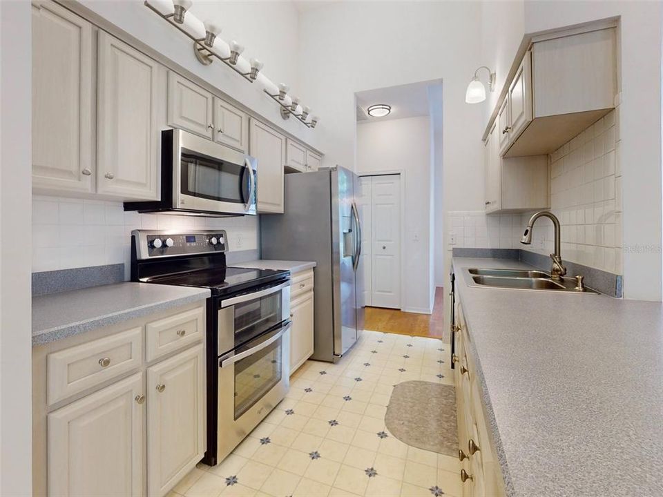 For Sale: $349,900 (3 beds, 2 baths, 1671 Square Feet)