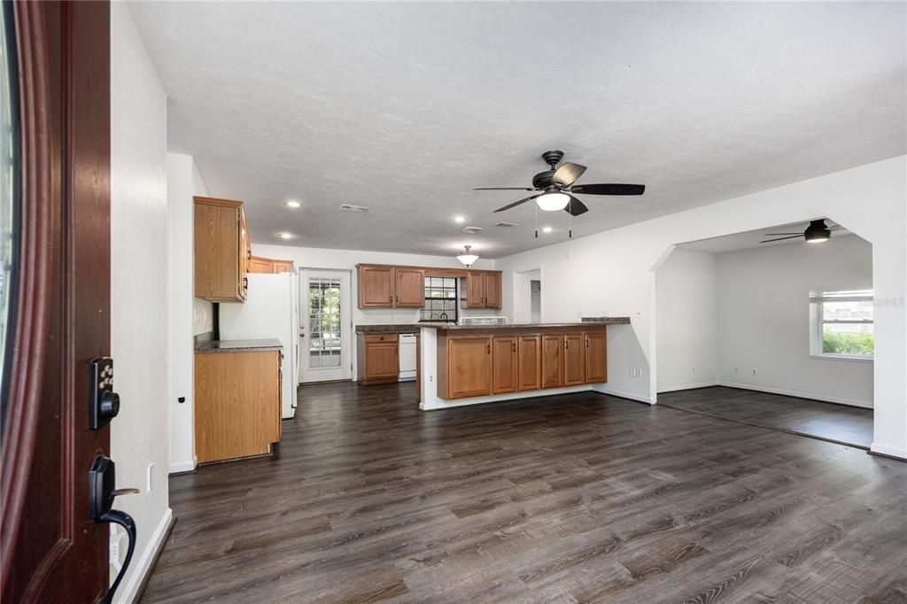 For Sale: $280,000 (3 beds, 2 baths, 1430 Square Feet)