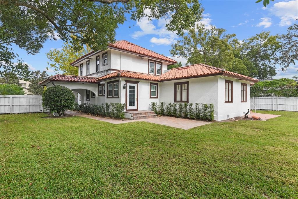 Active With Contract: $4,600 (4 beds, 2 baths, 2315 Square Feet)
