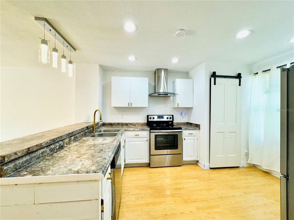 For Sale: $260,000 (2 beds, 2 baths, 1261 Square Feet)