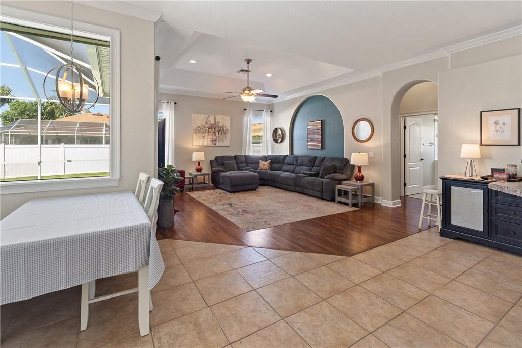 Active With Contract: $459,500 (3 beds, 3 baths, 2367 Square Feet)