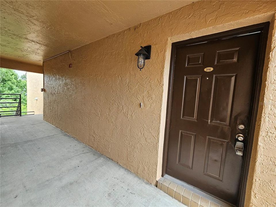 For Sale: $179,999 (2 beds, 2 baths, 934 Square Feet)