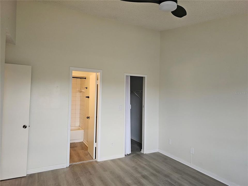 For Sale: $164,900 (2 beds, 2 baths, 934 Square Feet)
