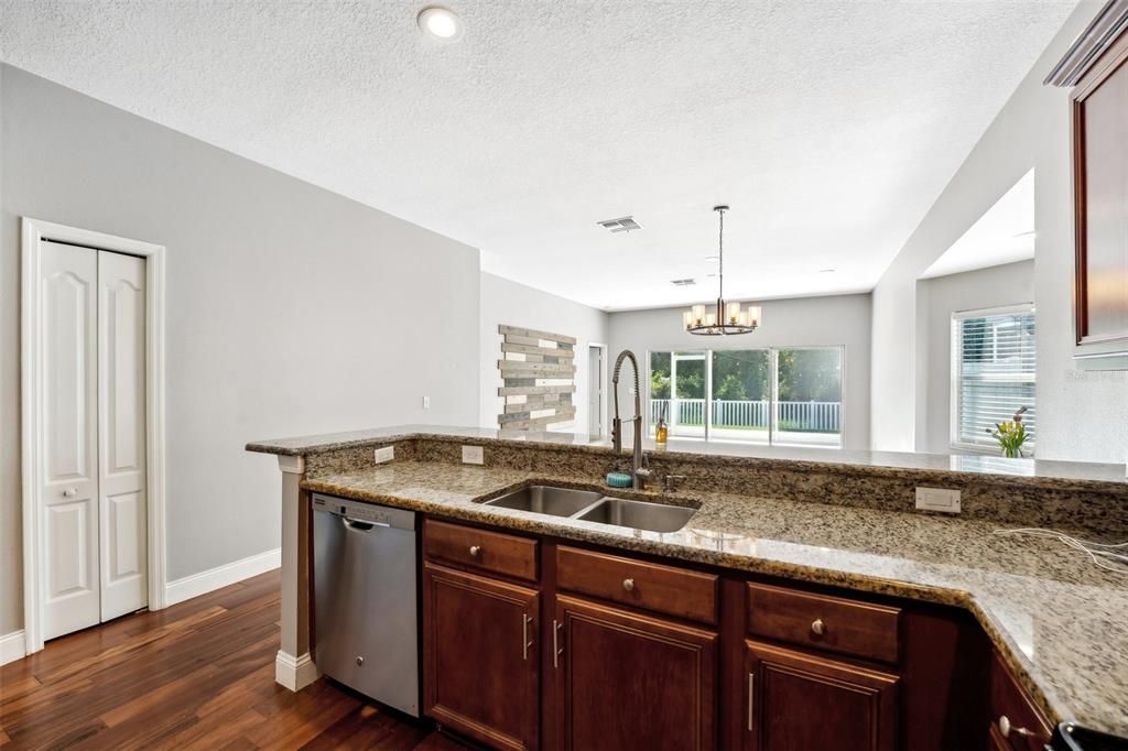 For Sale: $435,000 (3 beds, 2 baths, 1923 Square Feet)