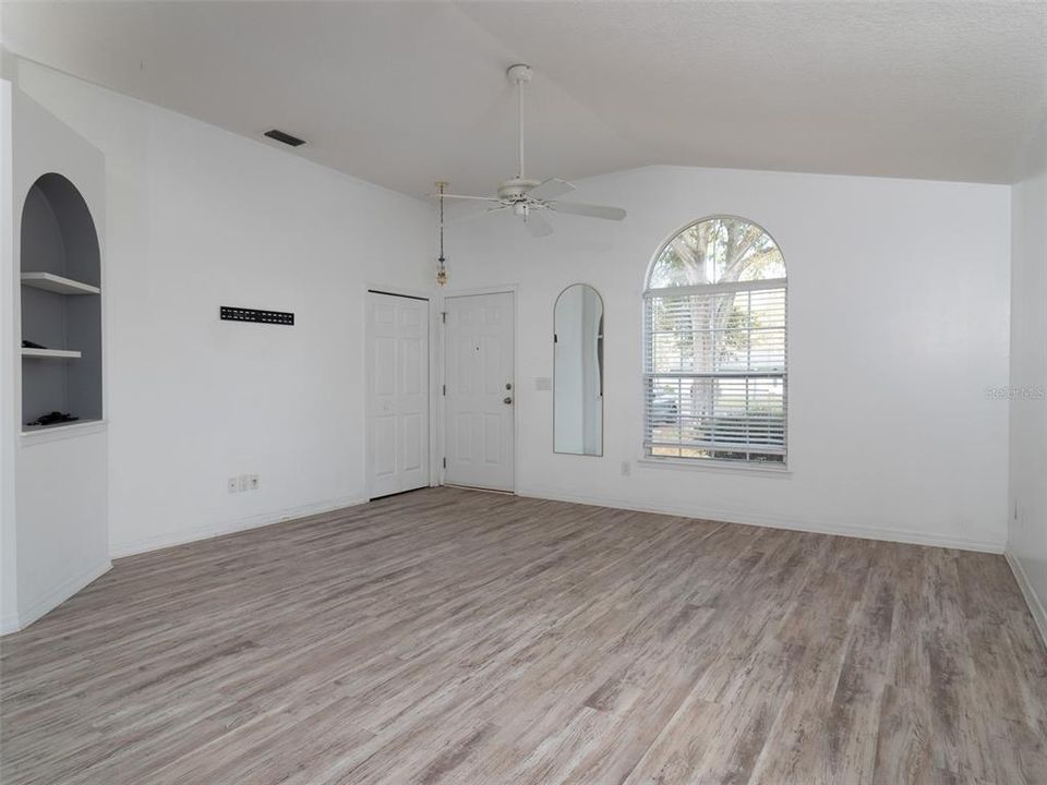 Recently Rented: $2,300 (3 beds, 2 baths, 1879 Square Feet)