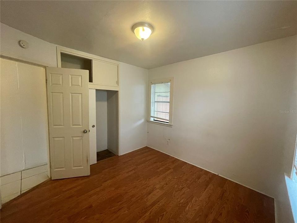 Active With Contract: $229,000 (2 beds, 1 baths, 832 Square Feet)