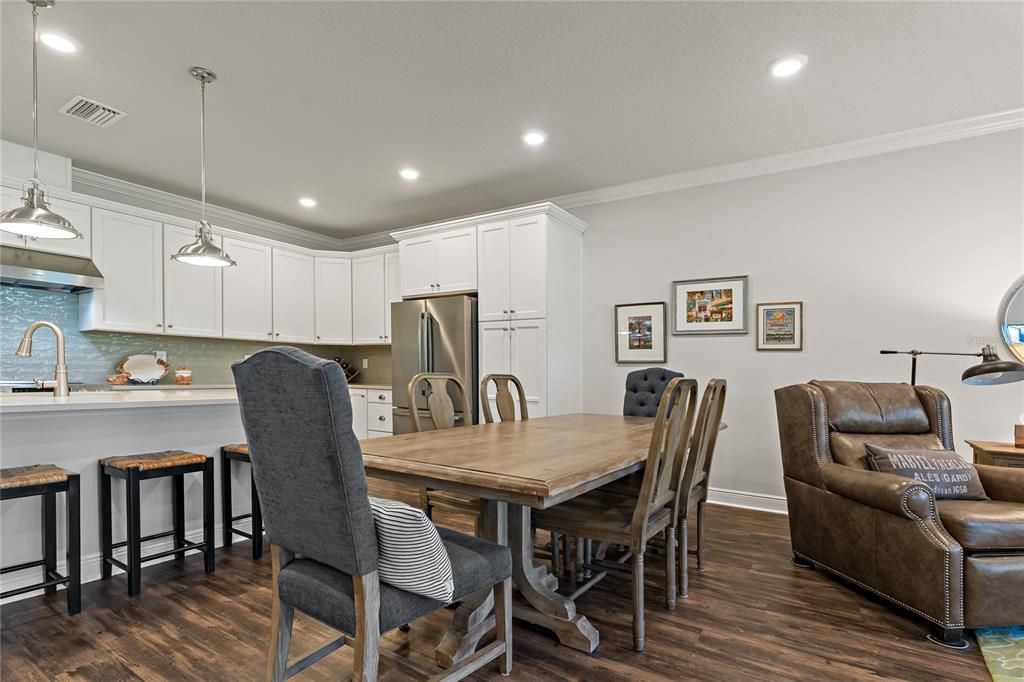 KITCHEN, DINING AND FAMILY ROOM COMBO!