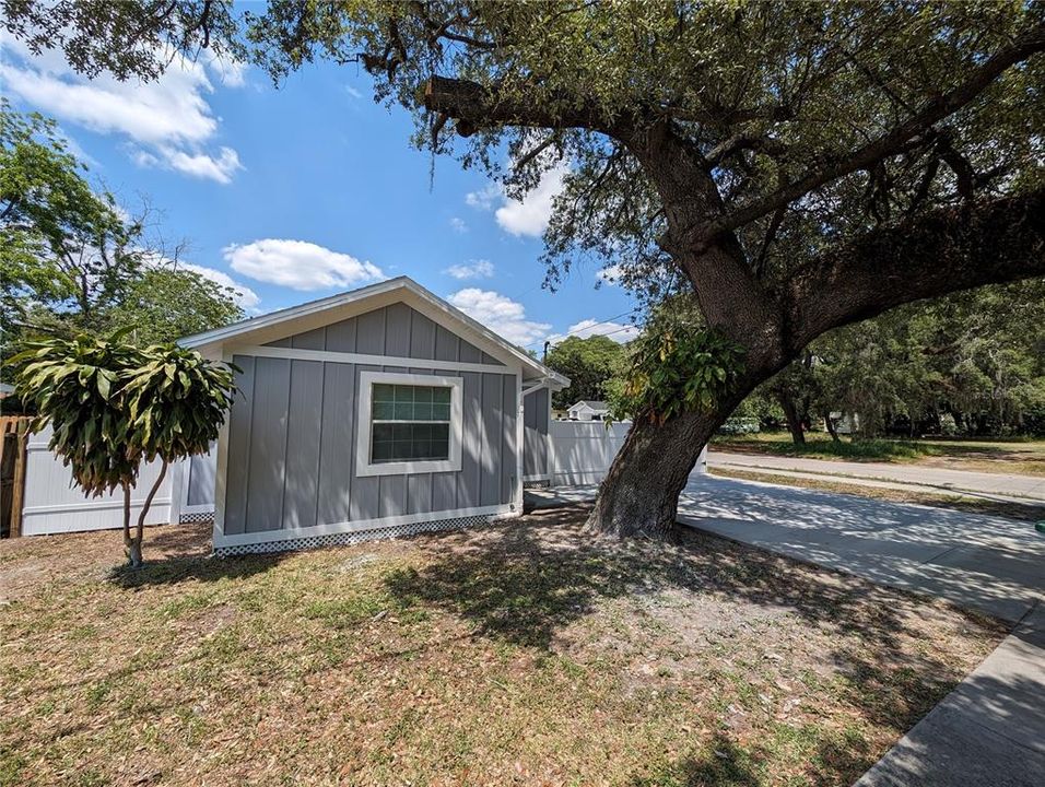 Active With Contract: $299,900 (3 beds, 2 baths, 1120 Square Feet)