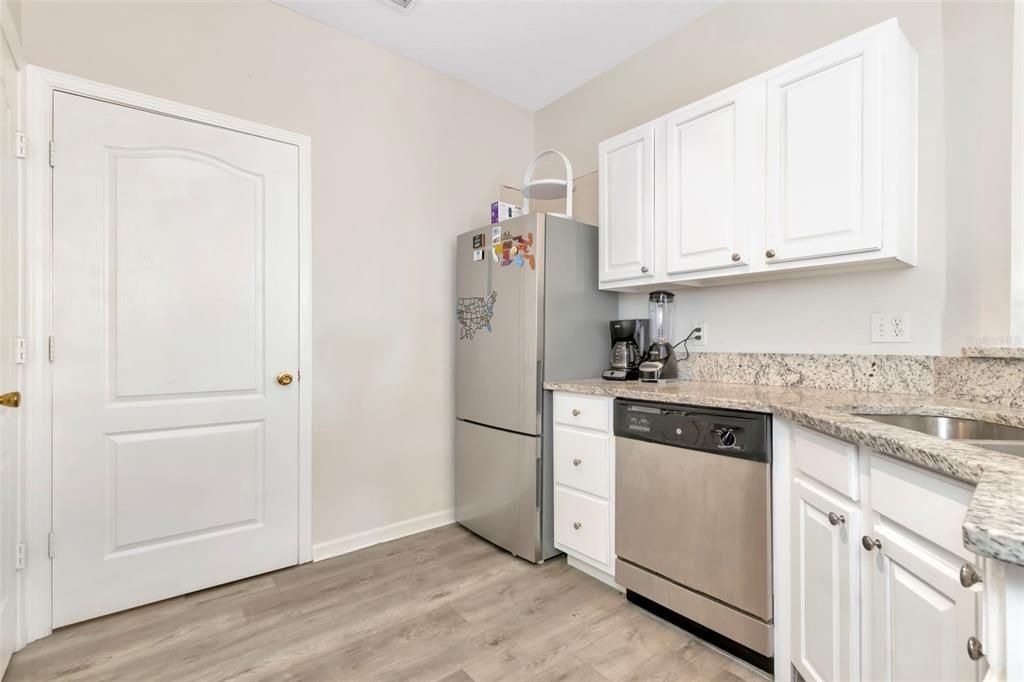 For Sale: $204,000 (2 beds, 2 baths, 1175 Square Feet)