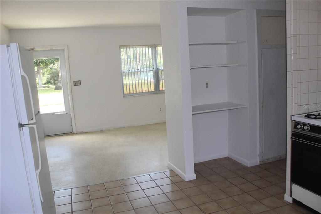 For Sale: $129,000 (1 beds, 1 baths, 640 Square Feet)