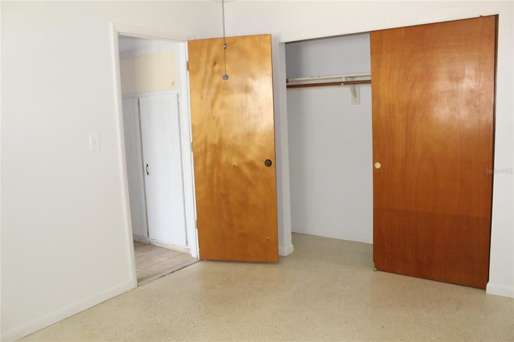 For Sale: $129,000 (1 beds, 1 baths, 640 Square Feet)