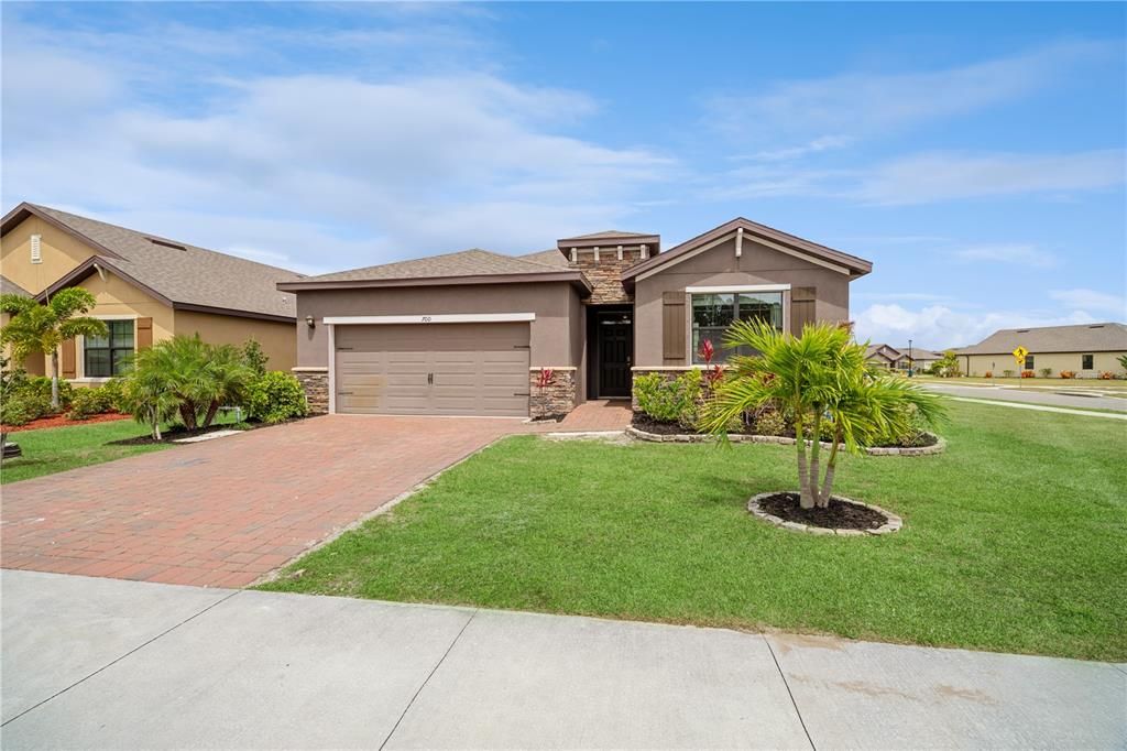 For Sale: $379,900 (4 beds, 2 baths, 2046 Square Feet)