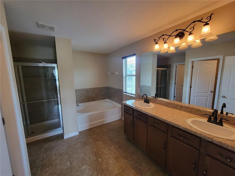Active With Contract: $2,495 (4 beds, 2 baths, 2530 Square Feet)