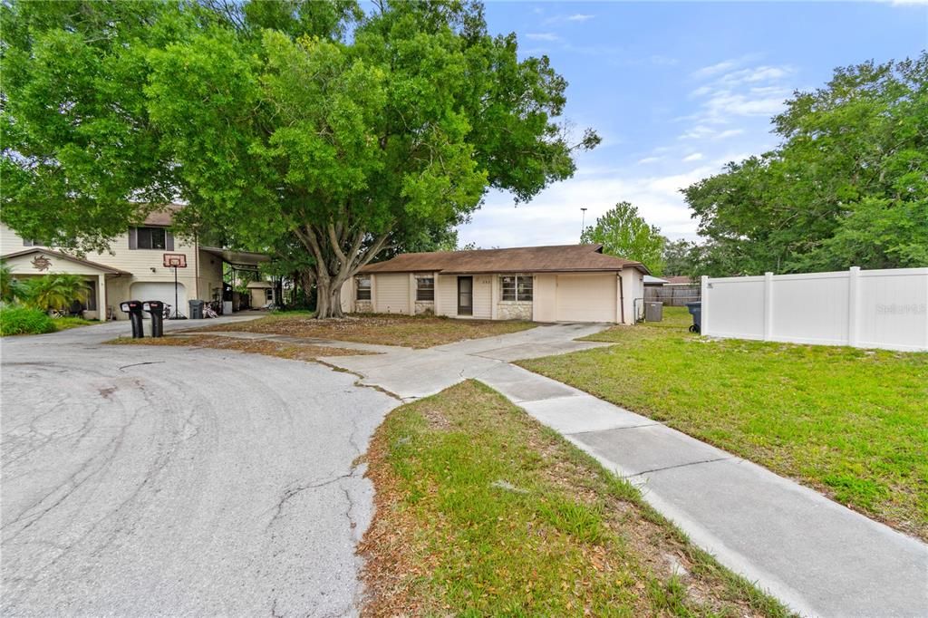 Recently Sold: $259,900 (3 beds, 2 baths, 1716 Square Feet)