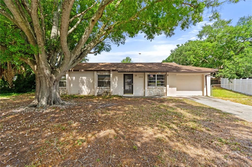 Active With Contract: $259,900 (3 beds, 2 baths, 1716 Square Feet)