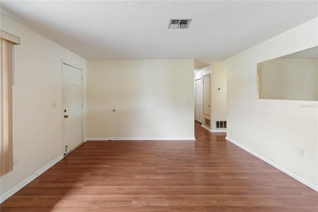 Active With Contract: $259,900 (3 beds, 2 baths, 1716 Square Feet)