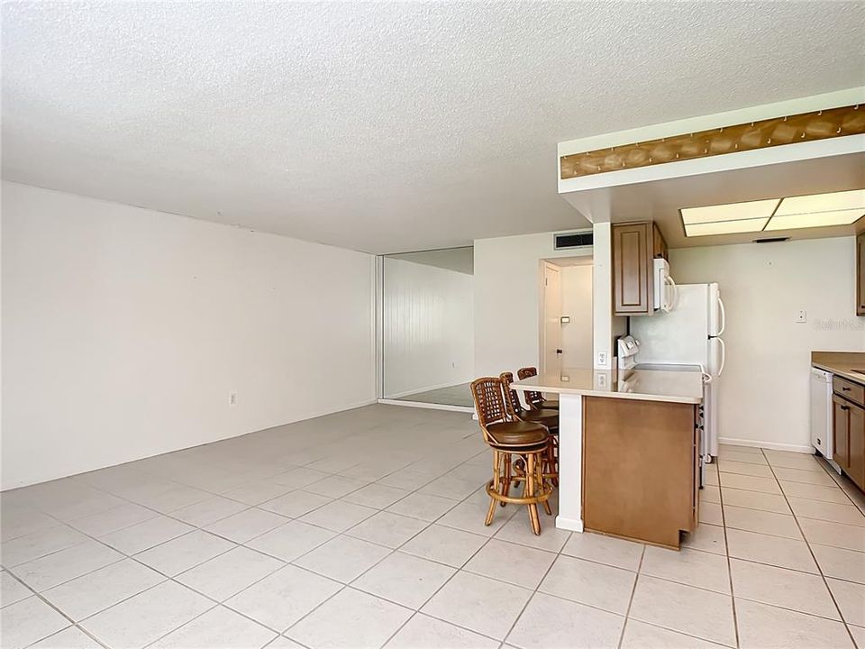 For Sale: $169,900 (1 beds, 1 baths, 780 Square Feet)
