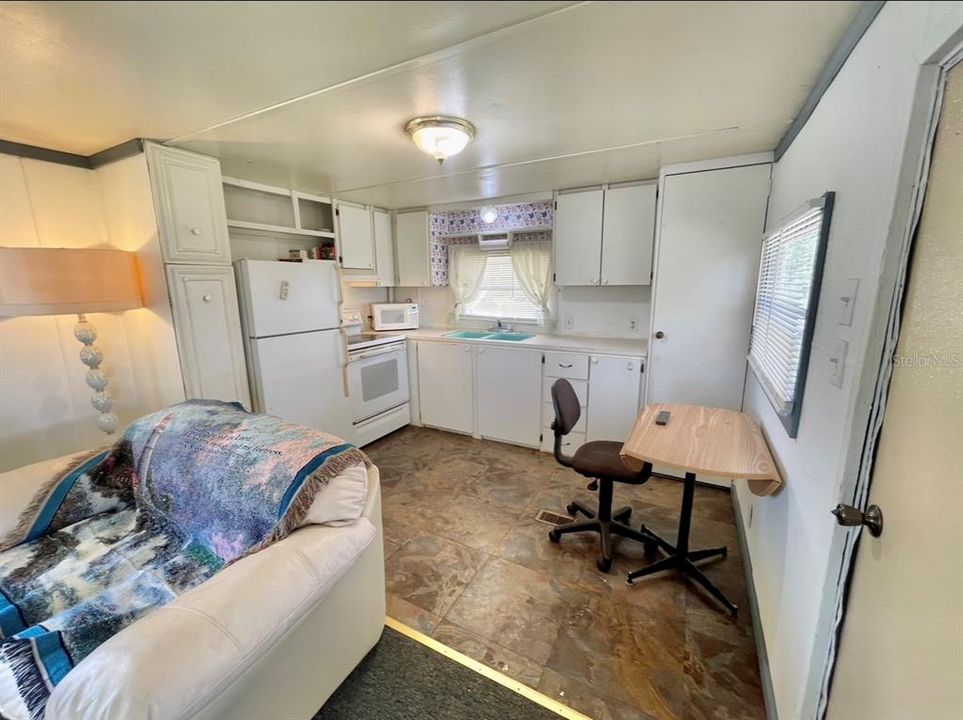 Active With Contract: $85,000 (2 beds, 1 baths, 528 Square Feet)