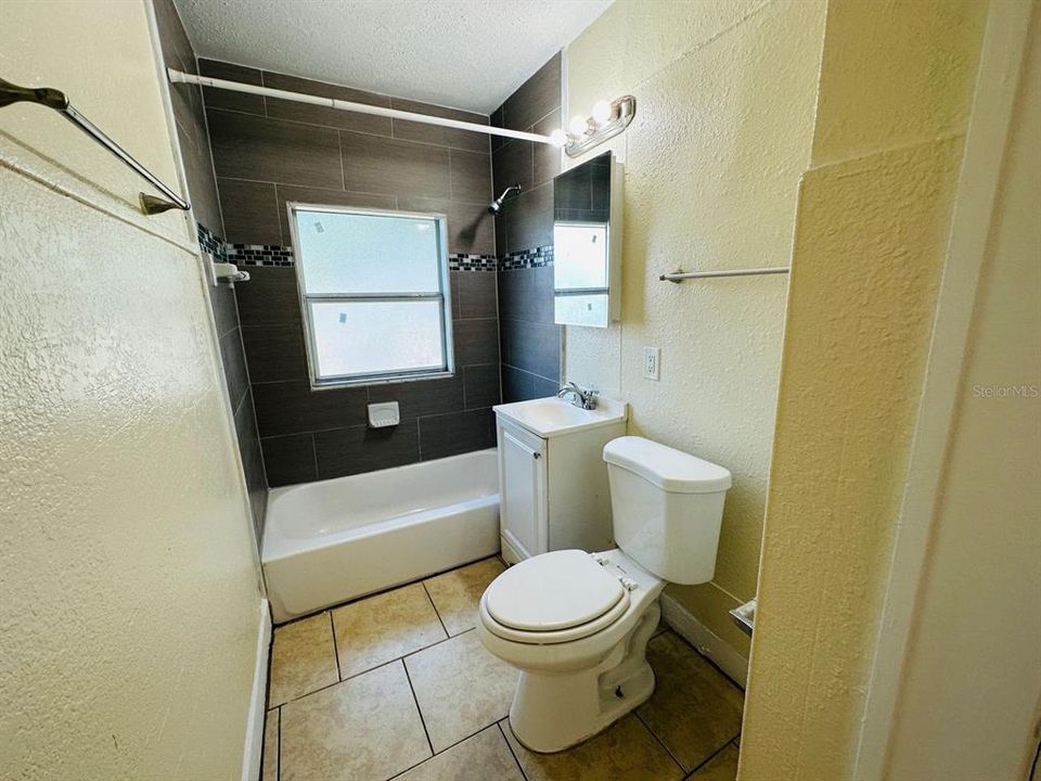 最近租的: $1,400 (3 贝兹, 1 浴室, 1892 平方英尺)