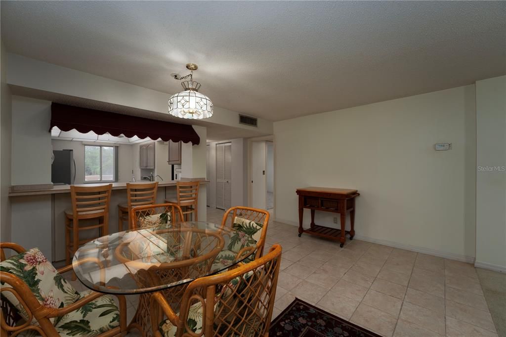 Activo con contrato: $115,000 (2 camas, 2 baños, 1347 Pies cuadrados)