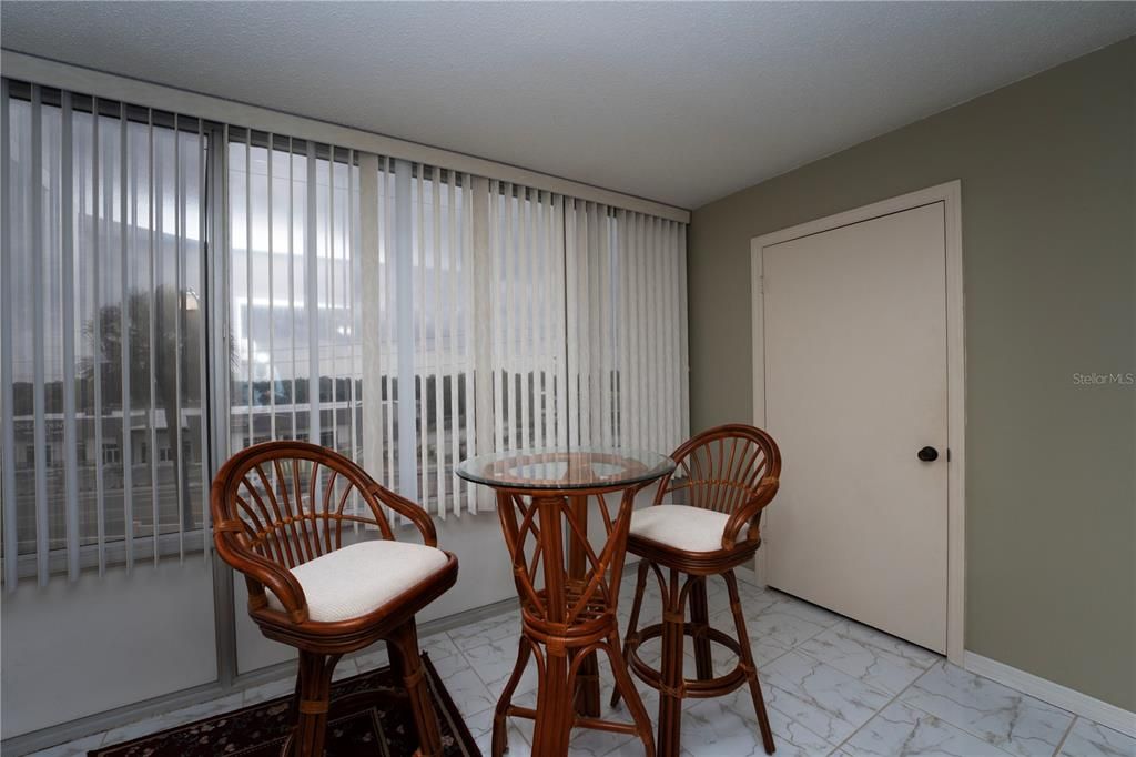 For Sale: $142,000 (2 beds, 2 baths, 1347 Square Feet)