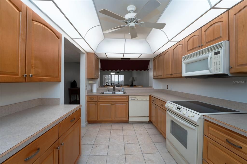 Activo con contrato: $115,000 (2 camas, 2 baños, 1347 Pies cuadrados)