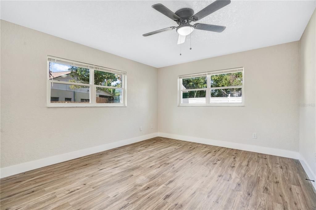 Active With Contract: $348,500 (3 beds, 2 baths, 1432 Square Feet)