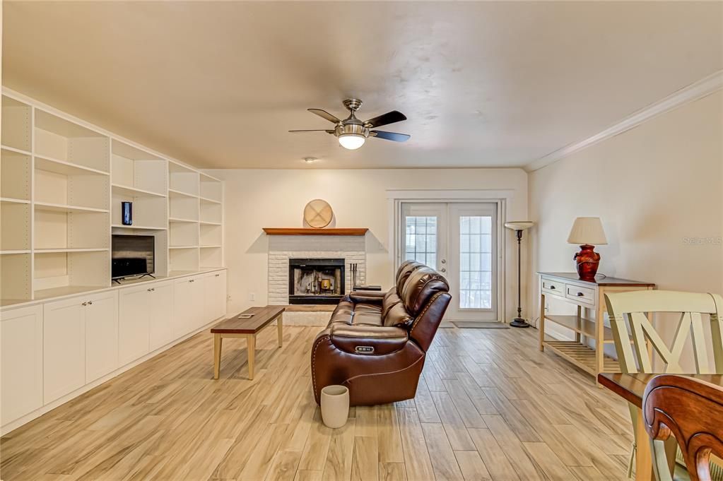 Active With Contract: $225,000 (2 beds, 2 baths, 1248 Square Feet)