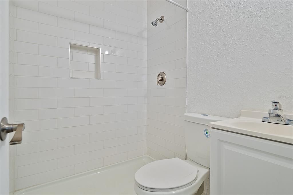 For Sale: $219,000 (2 beds, 1 baths, 660 Square Feet)