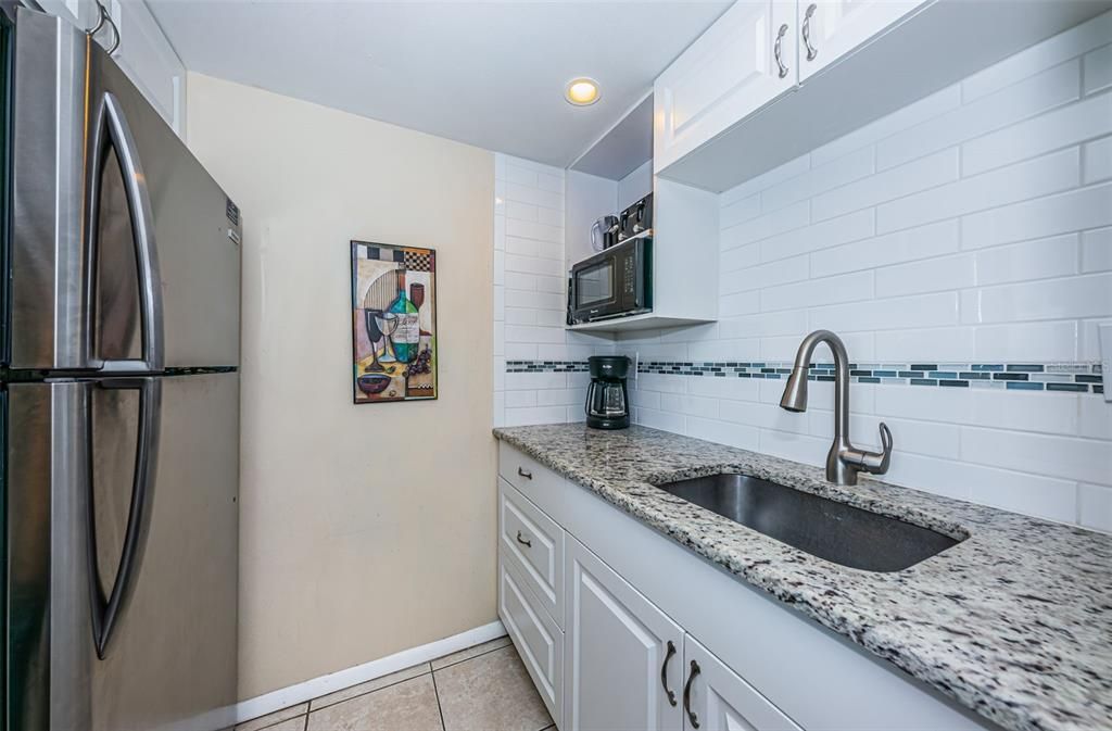 For Sale: $549,500 (1 beds, 1 baths, 590 Square Feet)