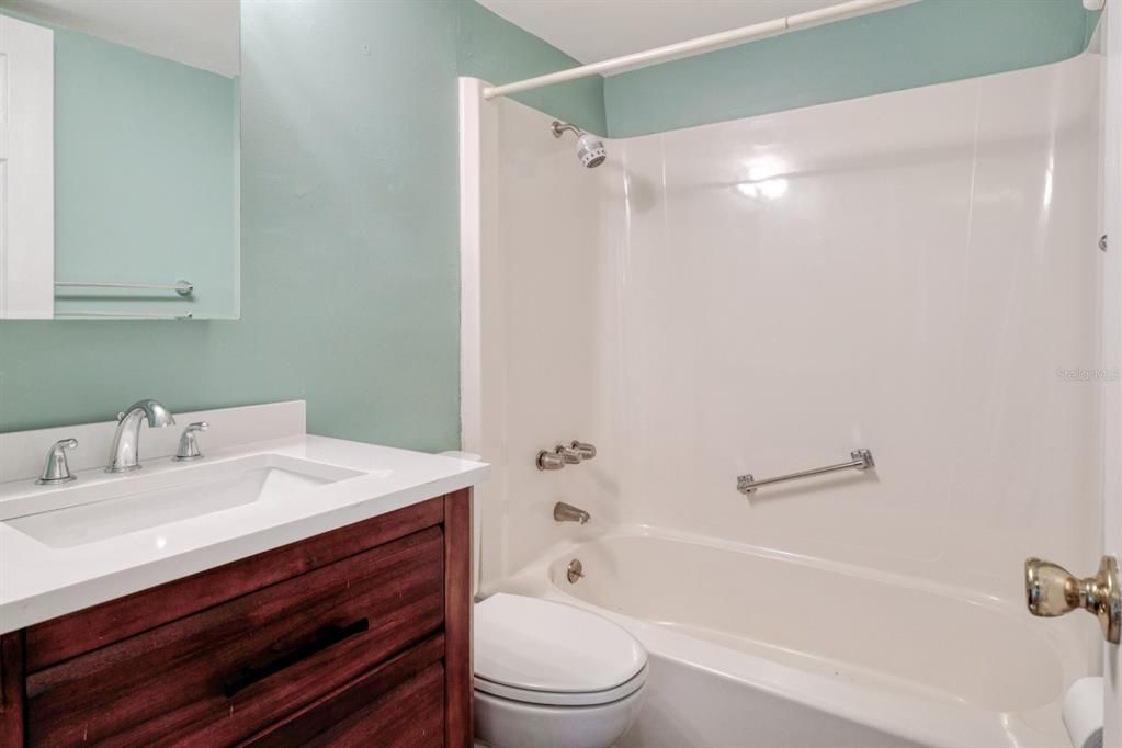 For Sale: $155,000 (2 beds, 2 baths, 1039 Square Feet)