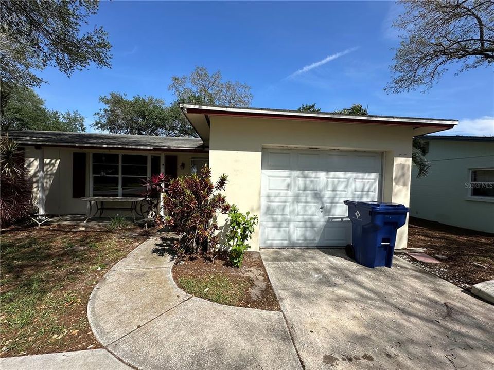 Recently Sold: $265,000 (3 beds, 2 baths, 1308 Square Feet)