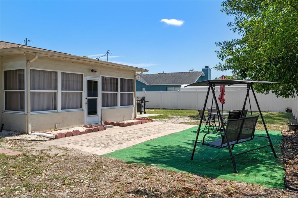 Active With Contract: $335,000 (3 beds, 2 baths, 2241 Square Feet)