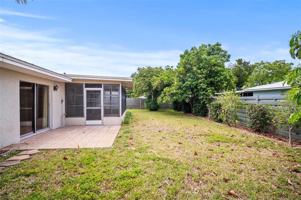 Active With Contract: $419,900 (2 beds, 2 baths, 1269 Square Feet)