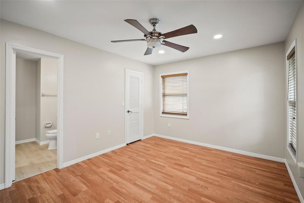 Active With Contract: $419,900 (2 beds, 2 baths, 1269 Square Feet)